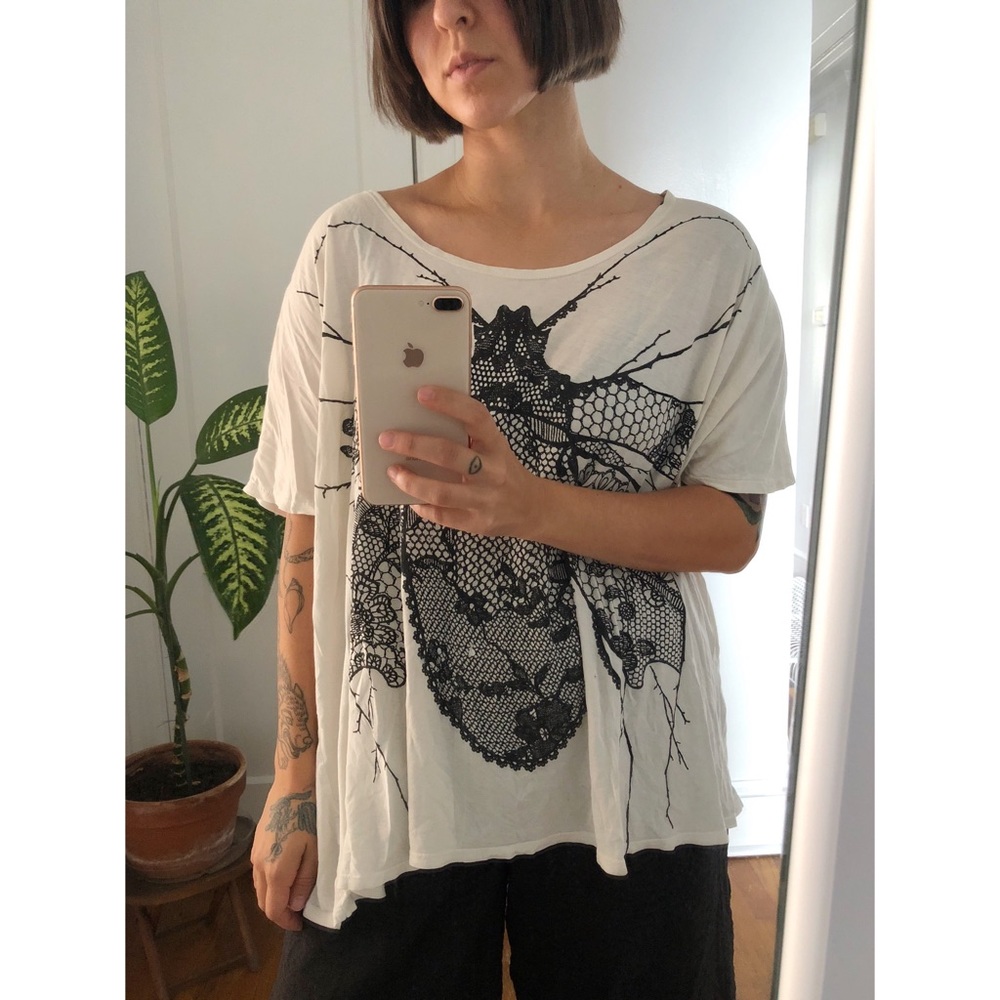 Oversized white bug t-shirt